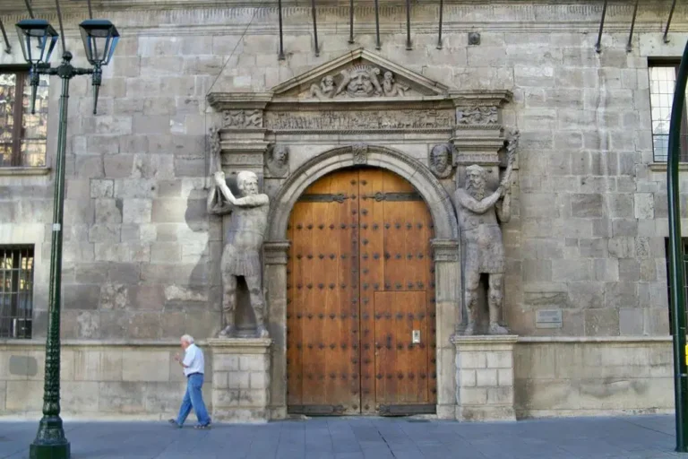 Imagen de la sala de audiencias donde se llevó a cabo el juicio en Zaragoza por un caso de violación, en el que el acusado fue absuelto.