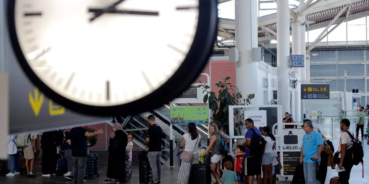 Defendemos a los pasajeros ante retrasos, cancelaciones y overbooking. Reclama a aerolíneas con MV-Abogados. ¡Recupera lo que te corresponde! Defendemos a los pasajeros ante retrasos, cancelaciones y overbooking. Reclama a aerolíneas con MV-Abogados. ¡Recupera lo que te corresponde!