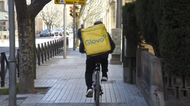 Declarados improcedentes tres despidos de repartidores de Glovo de Zaragoza