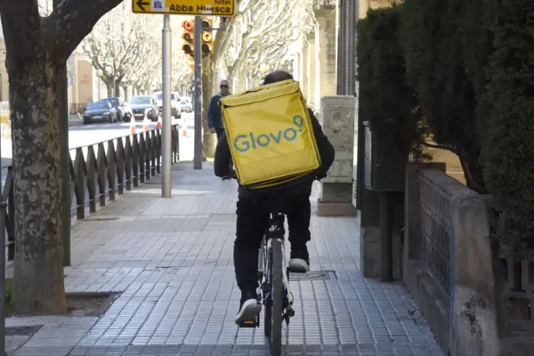 Declarados improcedentes tres despidos de repartidores de Glovo de Zaragoza