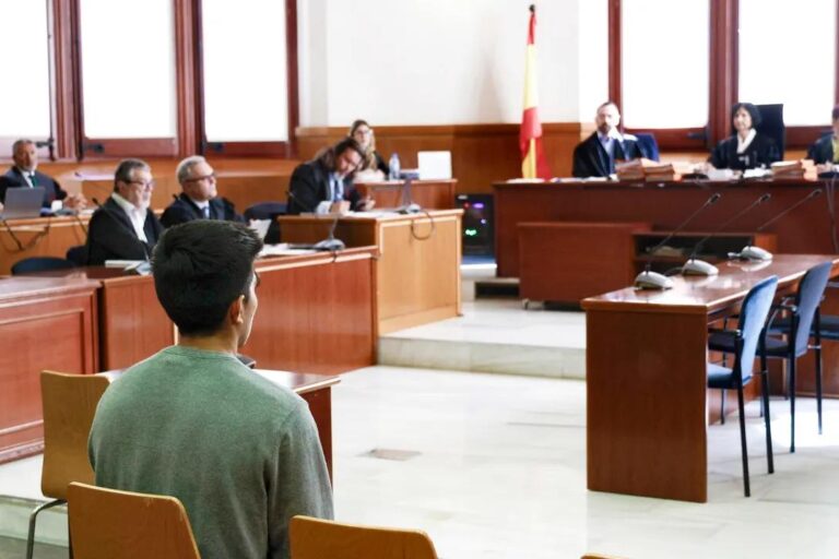 Celebración de un juicio rápido en Zaragoza con abogado penalista en sala